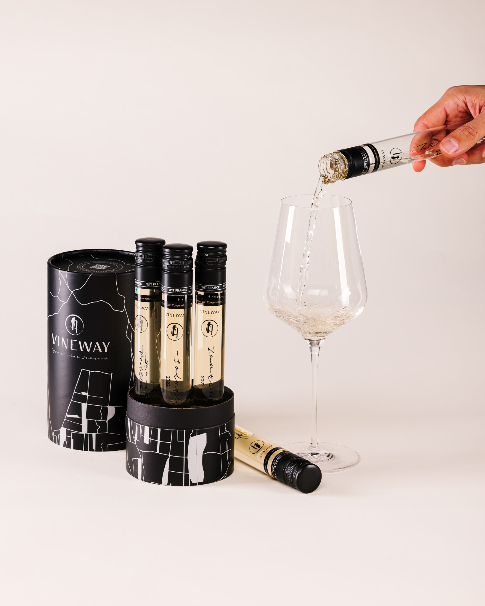 Explorer & White Adventure - VINEWAY
